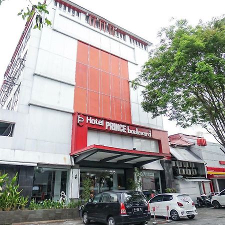 Oyo 1318 Hotel Prince Boulevard Manado Kültér fotó