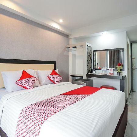 Oyo 1318 Hotel Prince Boulevard Manado Kültér fotó