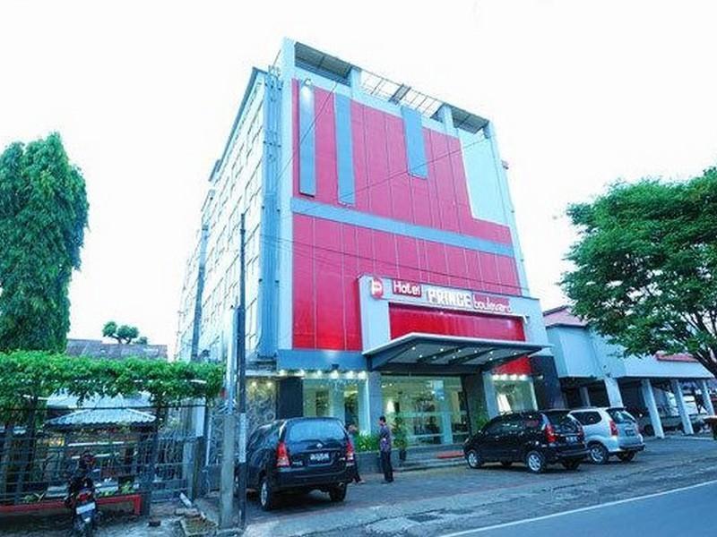 Oyo 1318 Hotel Prince Boulevard Manado Kültér fotó