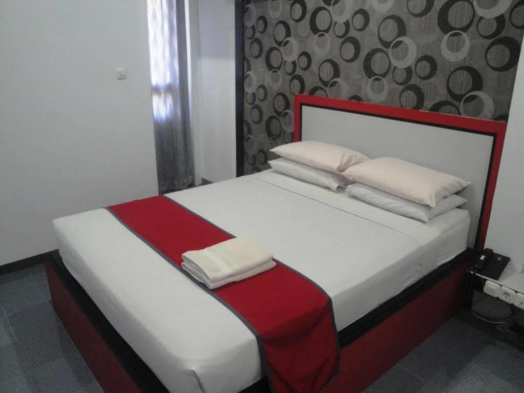 Oyo 1318 Hotel Prince Boulevard Manado Kültér fotó