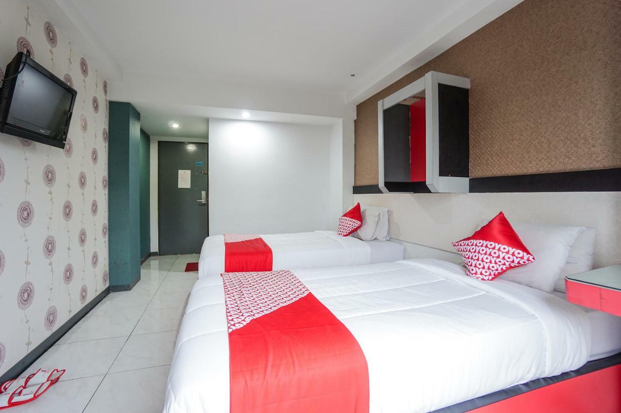 Oyo 1318 Hotel Prince Boulevard Manado Kültér fotó