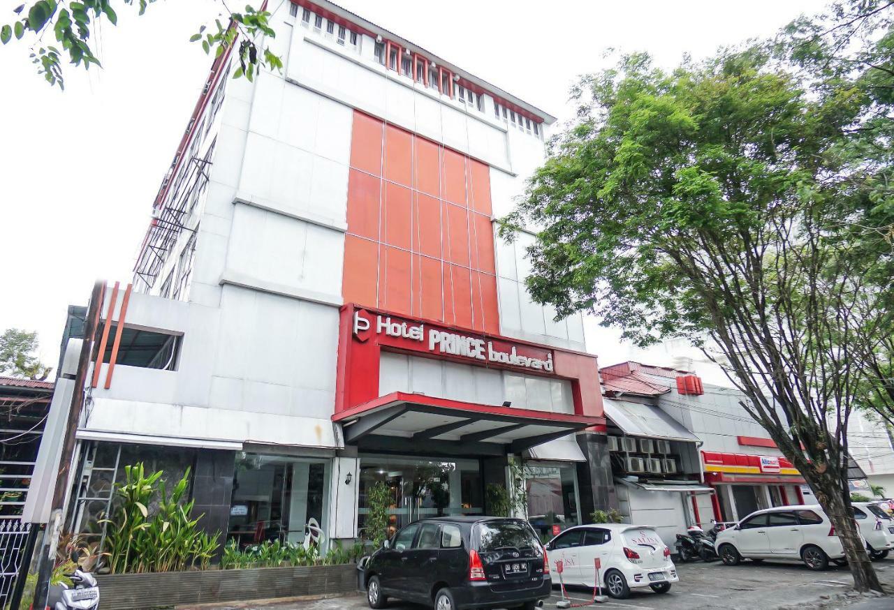 Oyo 1318 Hotel Prince Boulevard Manado Kültér fotó