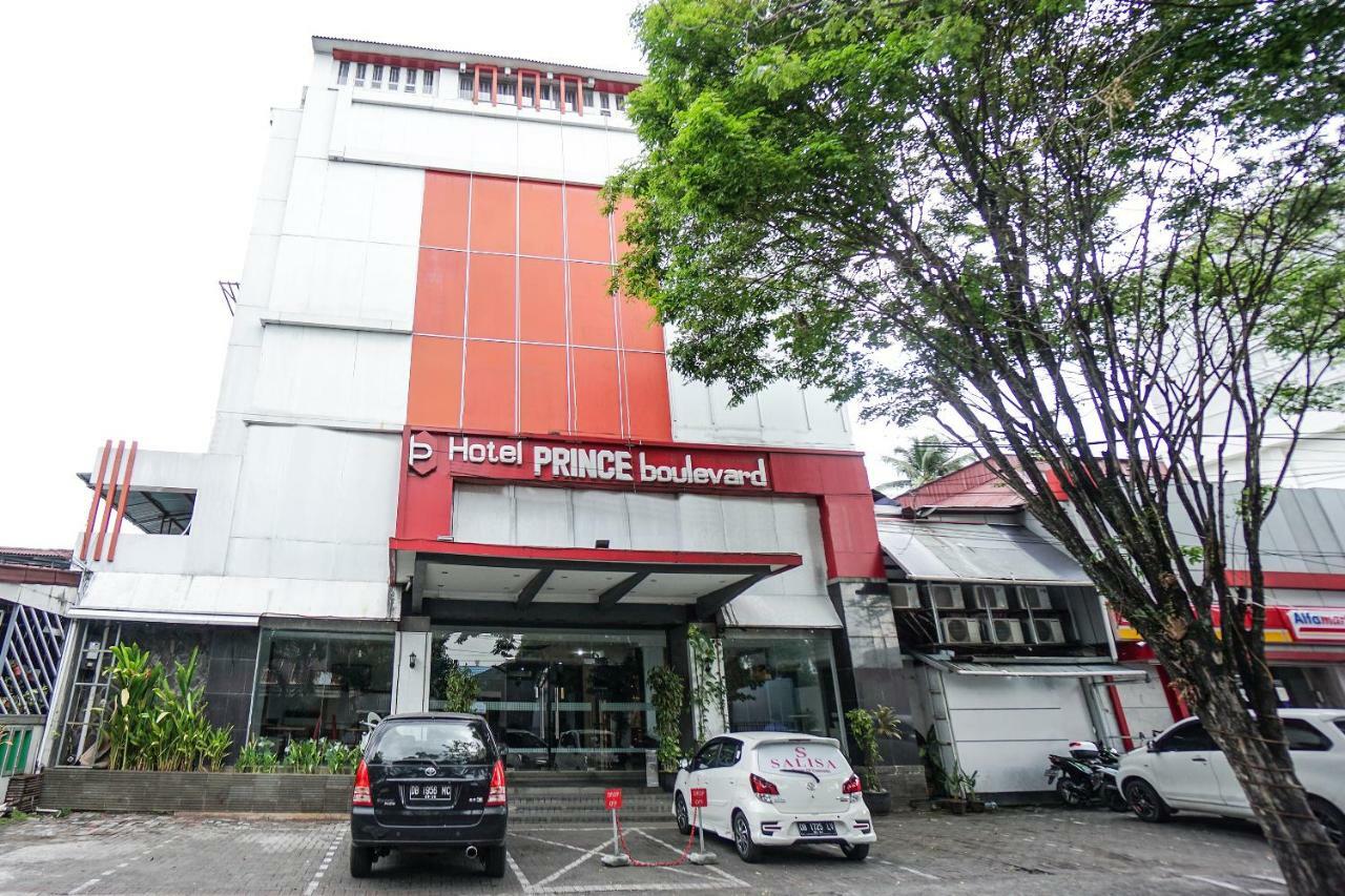 Oyo 1318 Hotel Prince Boulevard Manado Kültér fotó