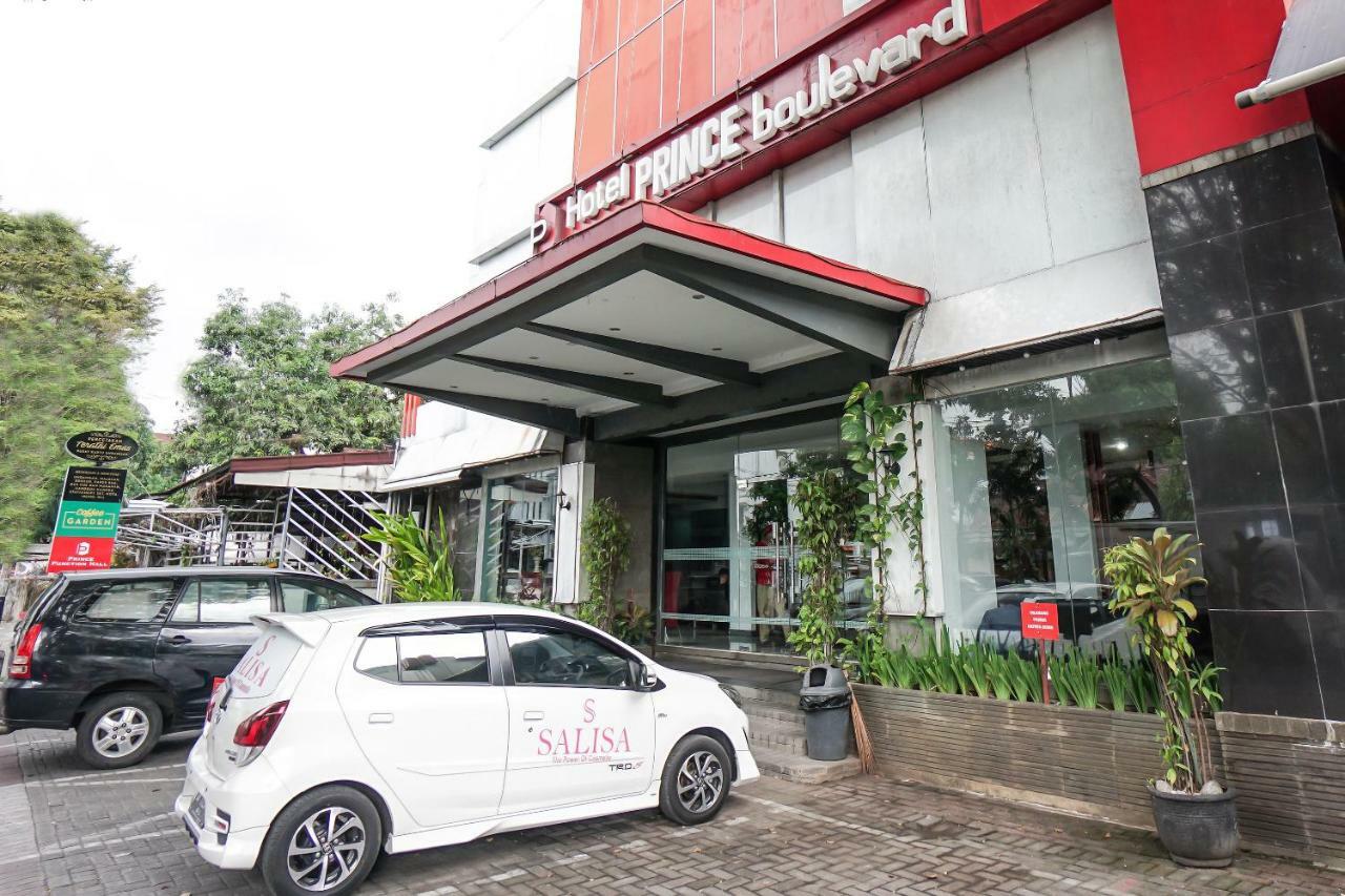 Oyo 1318 Hotel Prince Boulevard Manado Kültér fotó